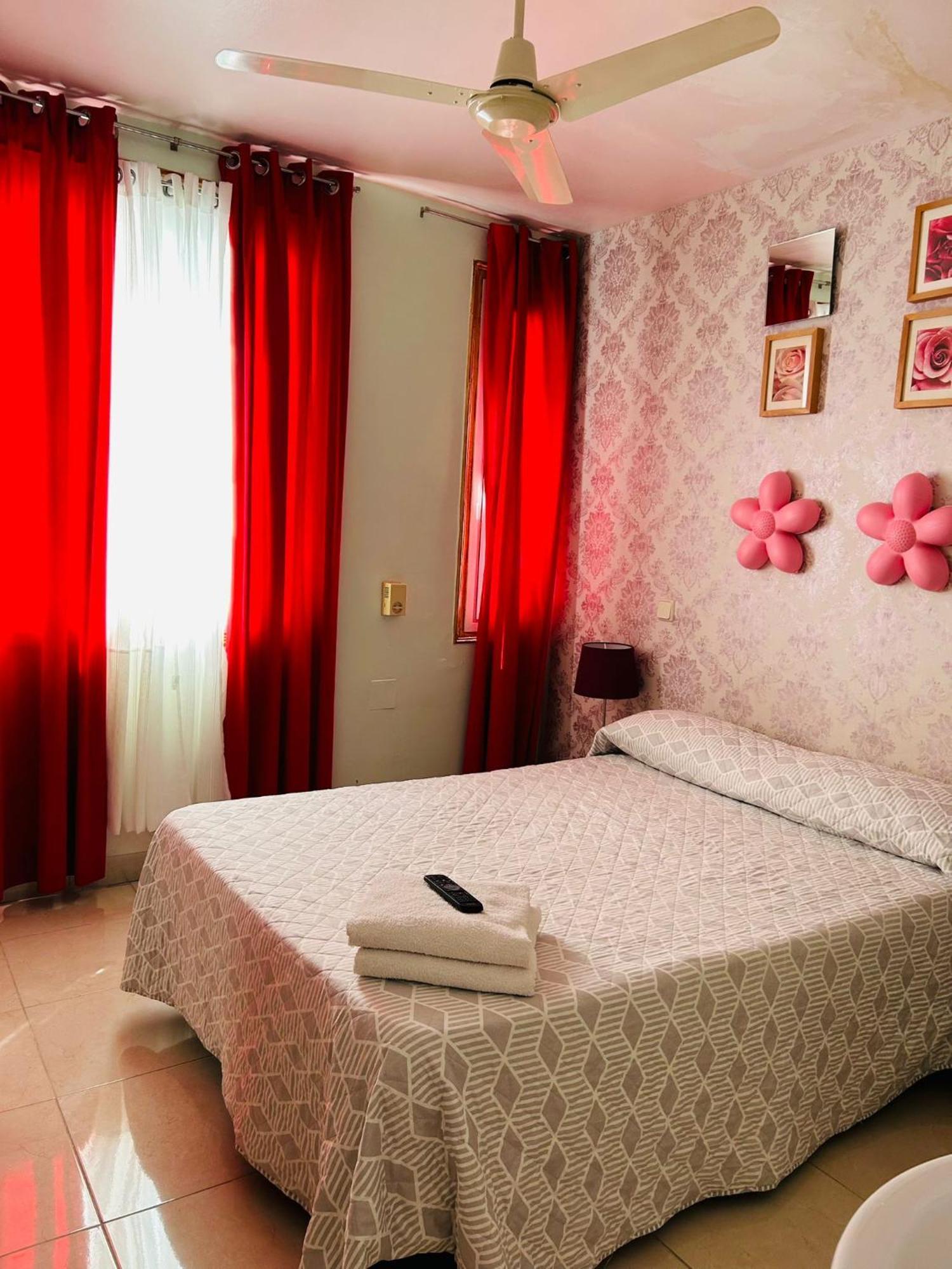 Casa De Huespedes Dolce Vita มาดริด ภายนอก รูปภาพ